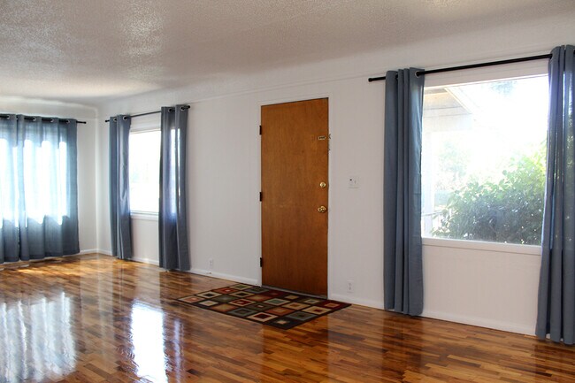 Foto del edificio - Exquisite One of a Kind 2+ Bedroom Russell...