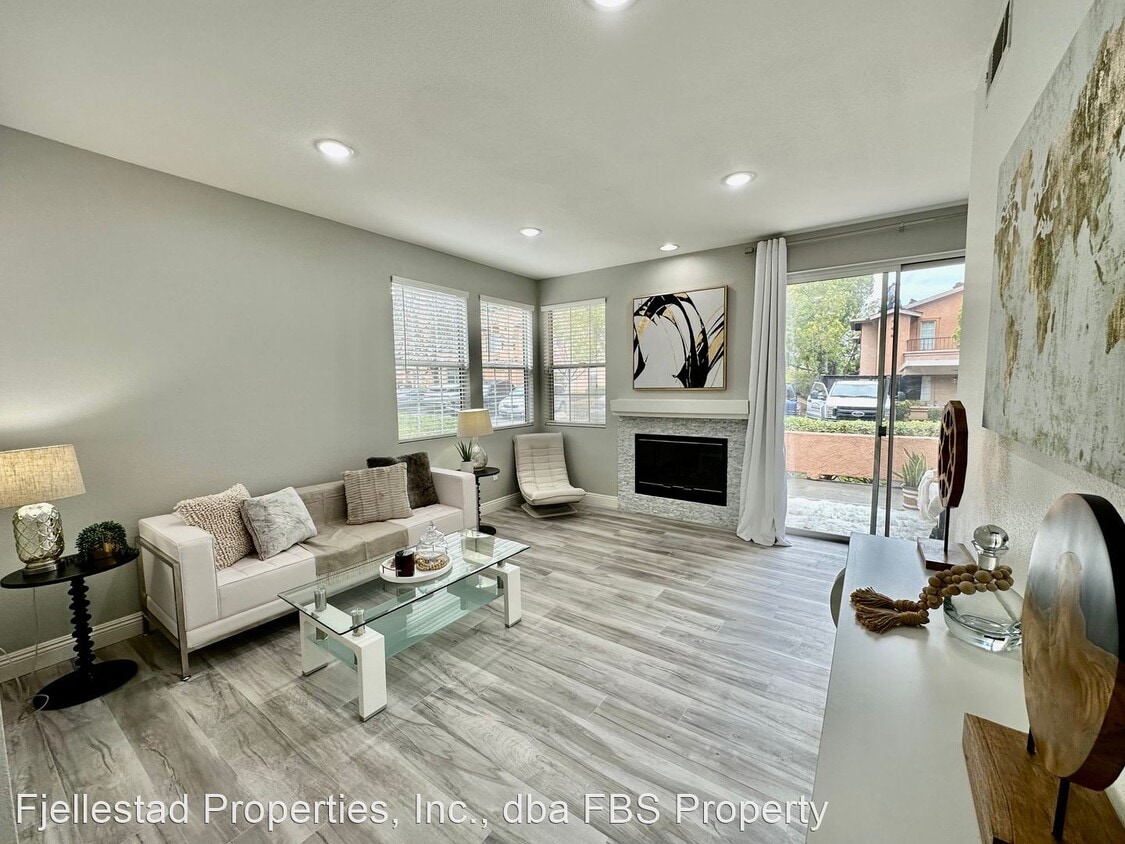 Primary Photo - 2 br, 2.5 bath House - 18638 Caminito Cant...