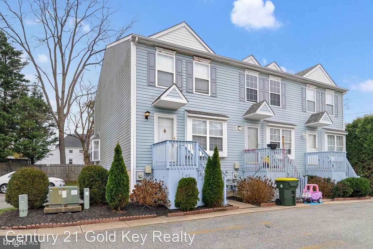 Primary Photo - 2 br, 2.5 bath House - 114 Gateway Drive U...