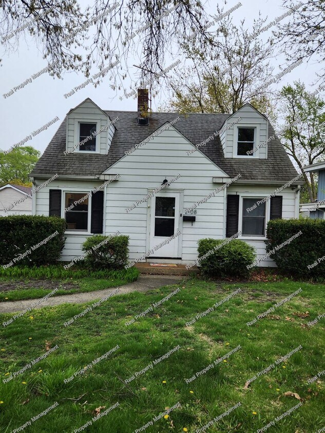 Primary Photo - Three Bedroom Munster Cape Cod