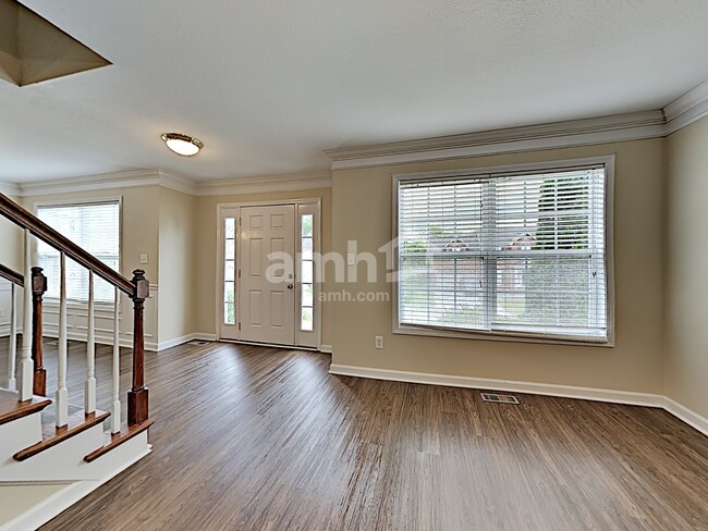 Foto del edificio - 5701 Grass Walk Ln