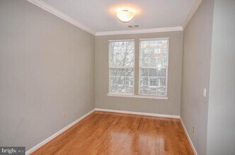 Building Photo - 4950 Brenman Park Dr