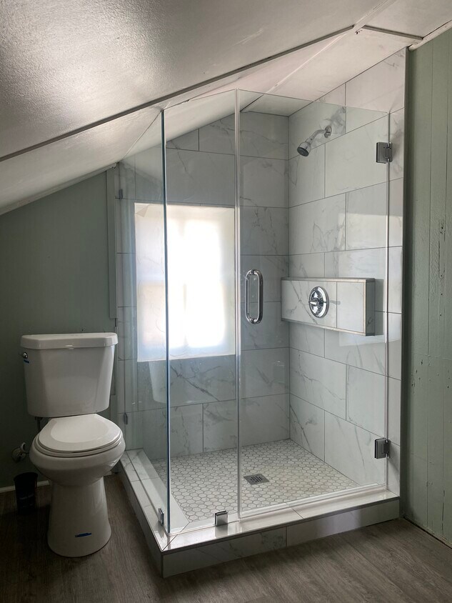 Shower - 480 E McKinley Ave
