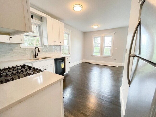 Foto del edificio - 156 Homes Ave
