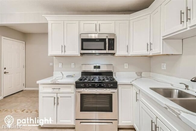 Building Photo - 3 br, 1 bath House - 1423 E Cholla St UNIT