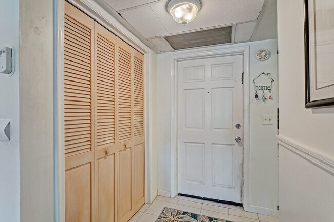Building Photo - 10249 N Military Trl