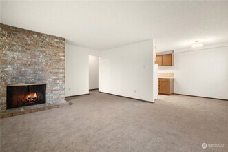 Building Photo - 3033 21st Ave W