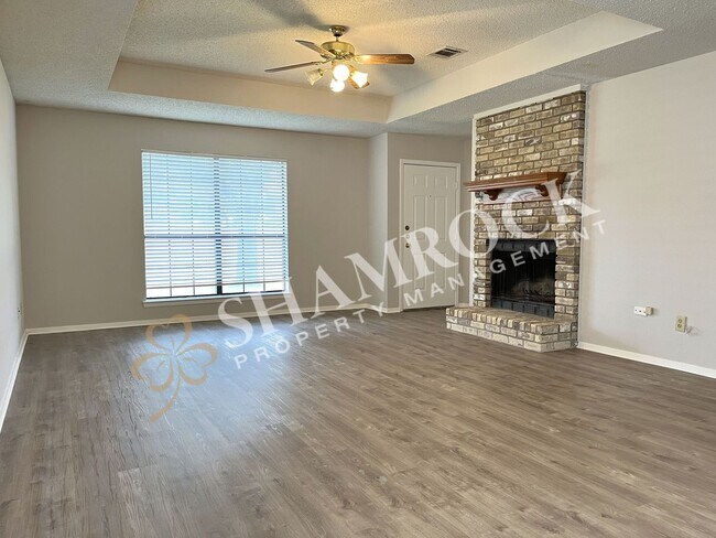 Building Photo - Midway Duplex