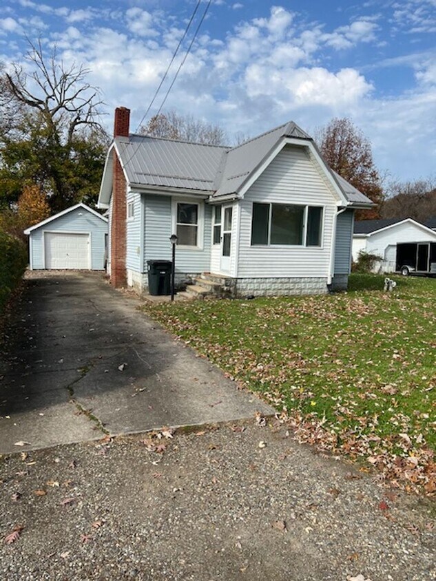Foto principal - HOWLAND SCHOOLS--2 BEDROOM HOUSE