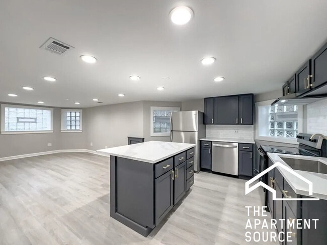 Foto del edificio - 1536 N Hamlin Ave