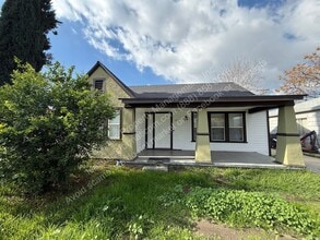 Building Photo - 1478 N Crescent Ave