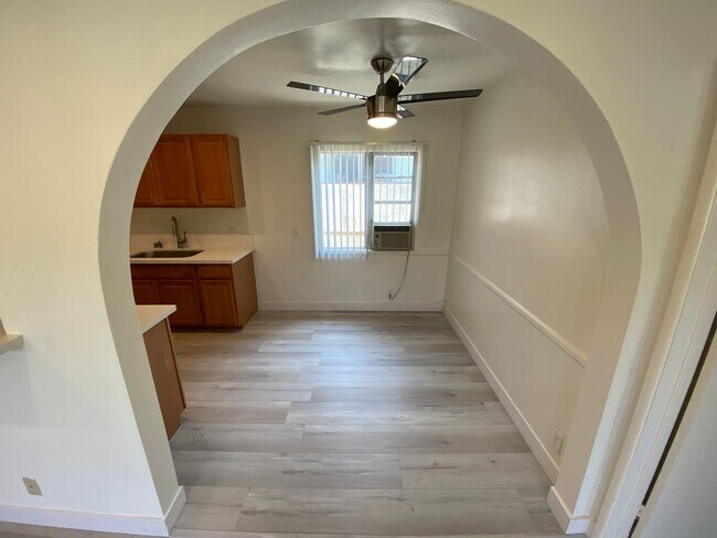 Foto del edificio - 3729 Clarington Ave