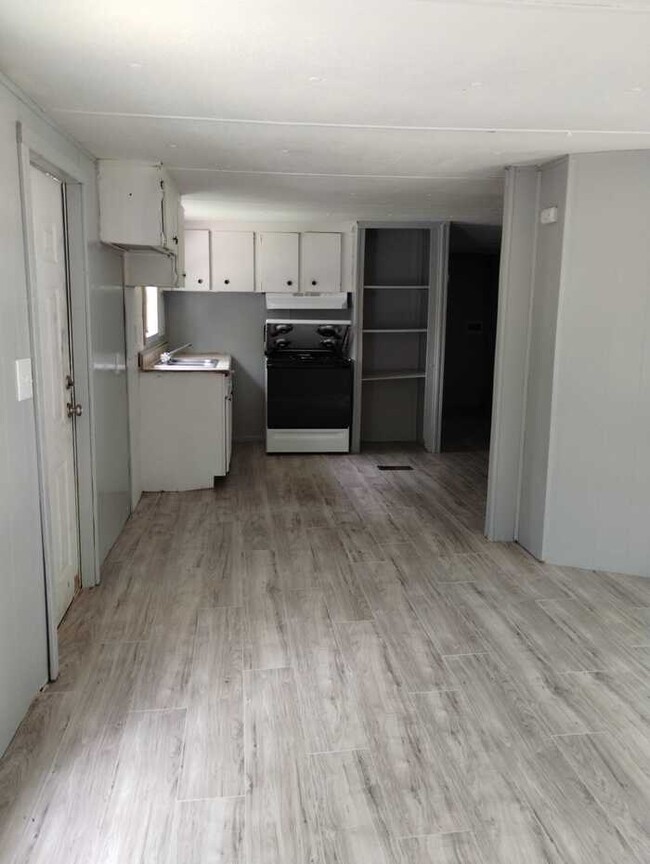 Building Photo - 2 Bed 1 bath mobile home