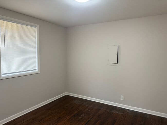 Building Photo - 2 bedrooms/ Nashville