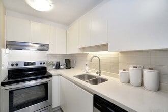 Building Photo - 1200 Hornby Street