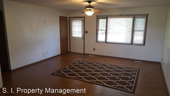 Foto del edificio - 3 br, 1.5 bath House - 105 N. Lawrence St.