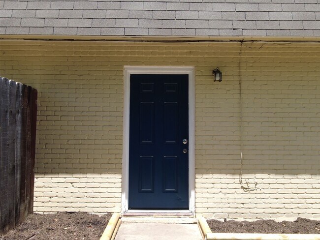 Foto del edificio - 5002 Blue Spruce Cir