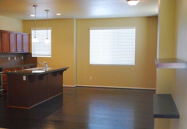 Foto del edificio - Townhome in Bothell, Great Location!!