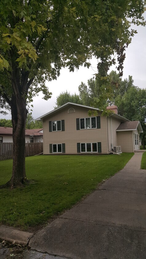 Primary Photo - 17 Garden Cir NW