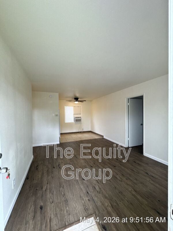 Building Photo - 331 E Elm St
