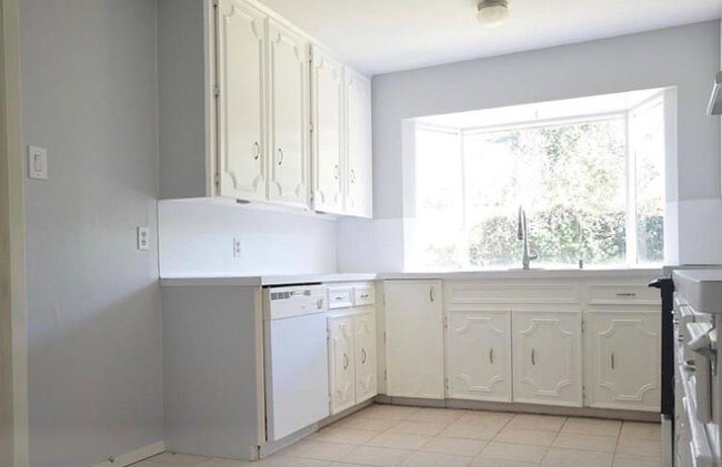 Building Photo - 4410 Kingfisher Dr
