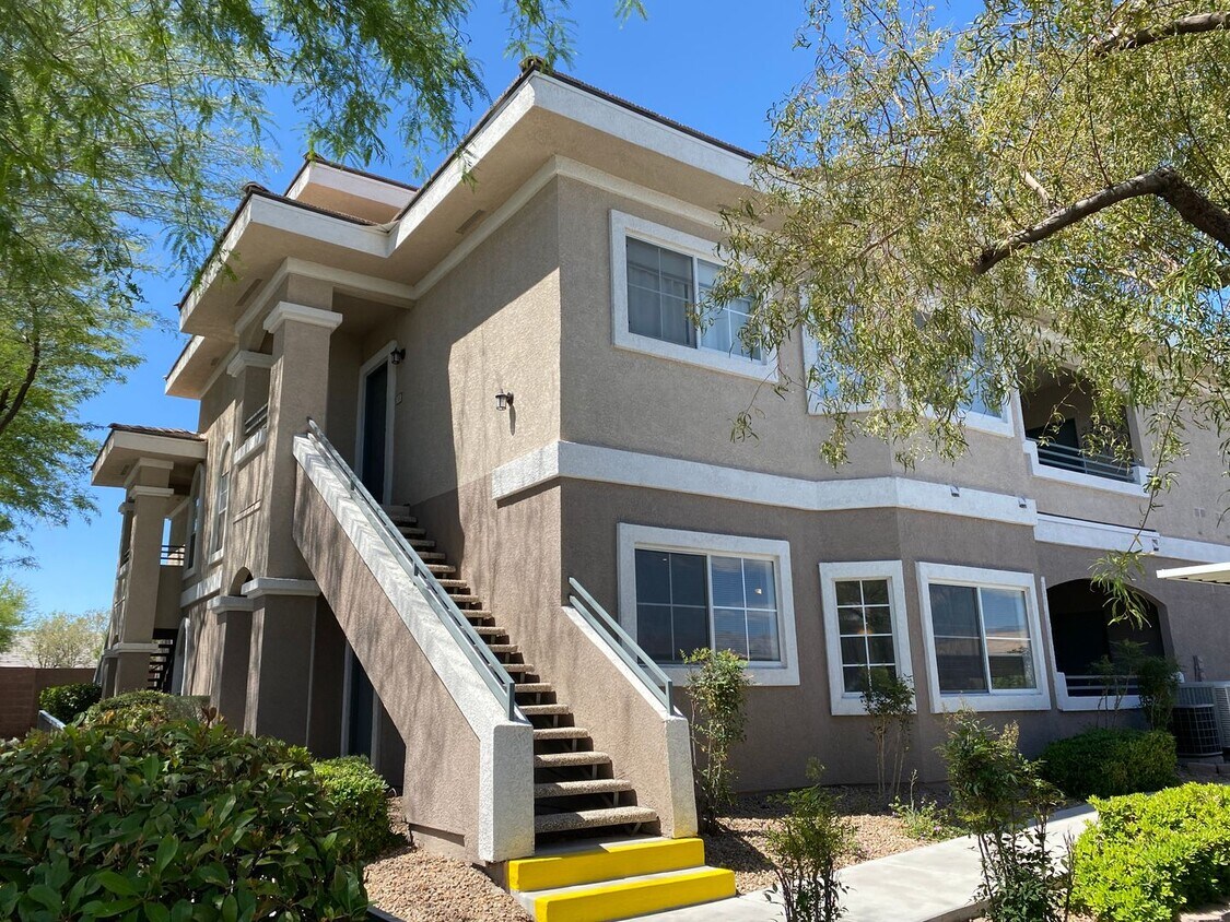Foto principal - Welcome Home! Gorgeous Upgraded 1231 Sq Ft...