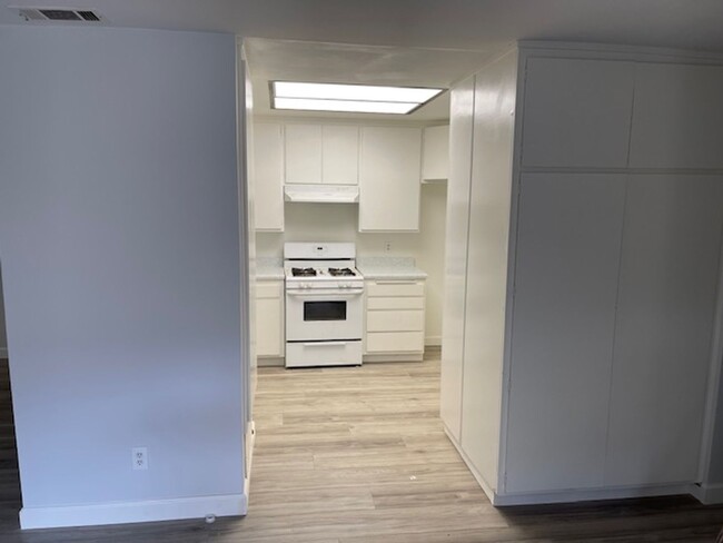 Foto del edificio - Remodeled Condo