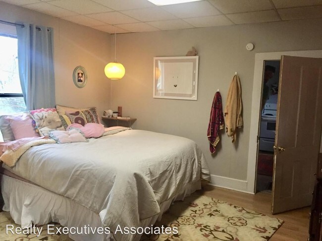 Foto del edificio - 2 br, 1 bath House - 910 Minnesota Avenue
