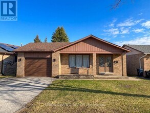Building Photo - 5 Whistling Hills Dr