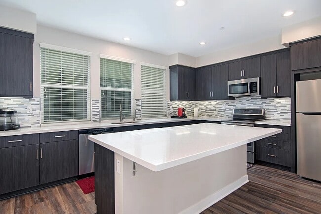 Building Photo - 709 Anchor Ct