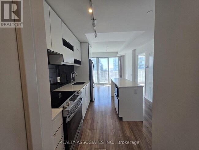 Photo du bâtiment - 4065 Confederation Pkwy