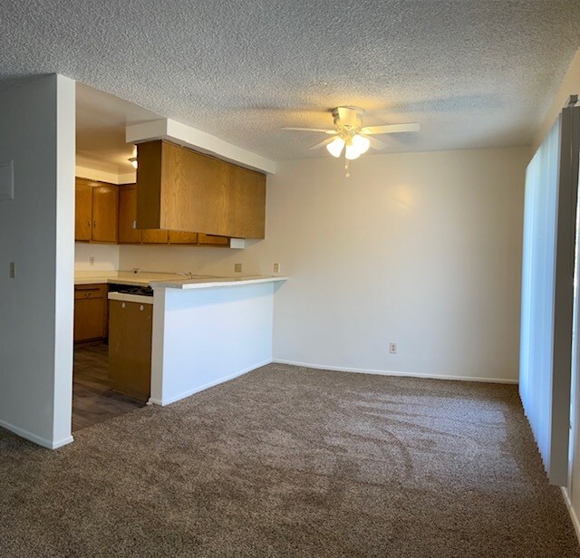 Foto del edificio - 5050 Woodman Ave