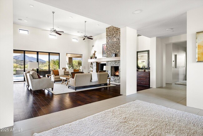 Building Photo - 9894 E Miramonte Dr