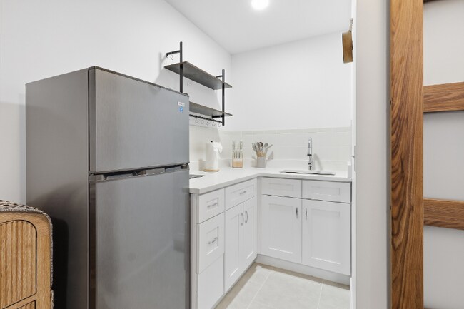 Building Photo - 118 W Sligh Ave