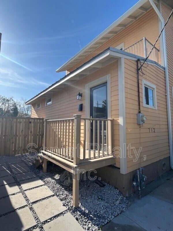Primary Photo - 712 Toledano St