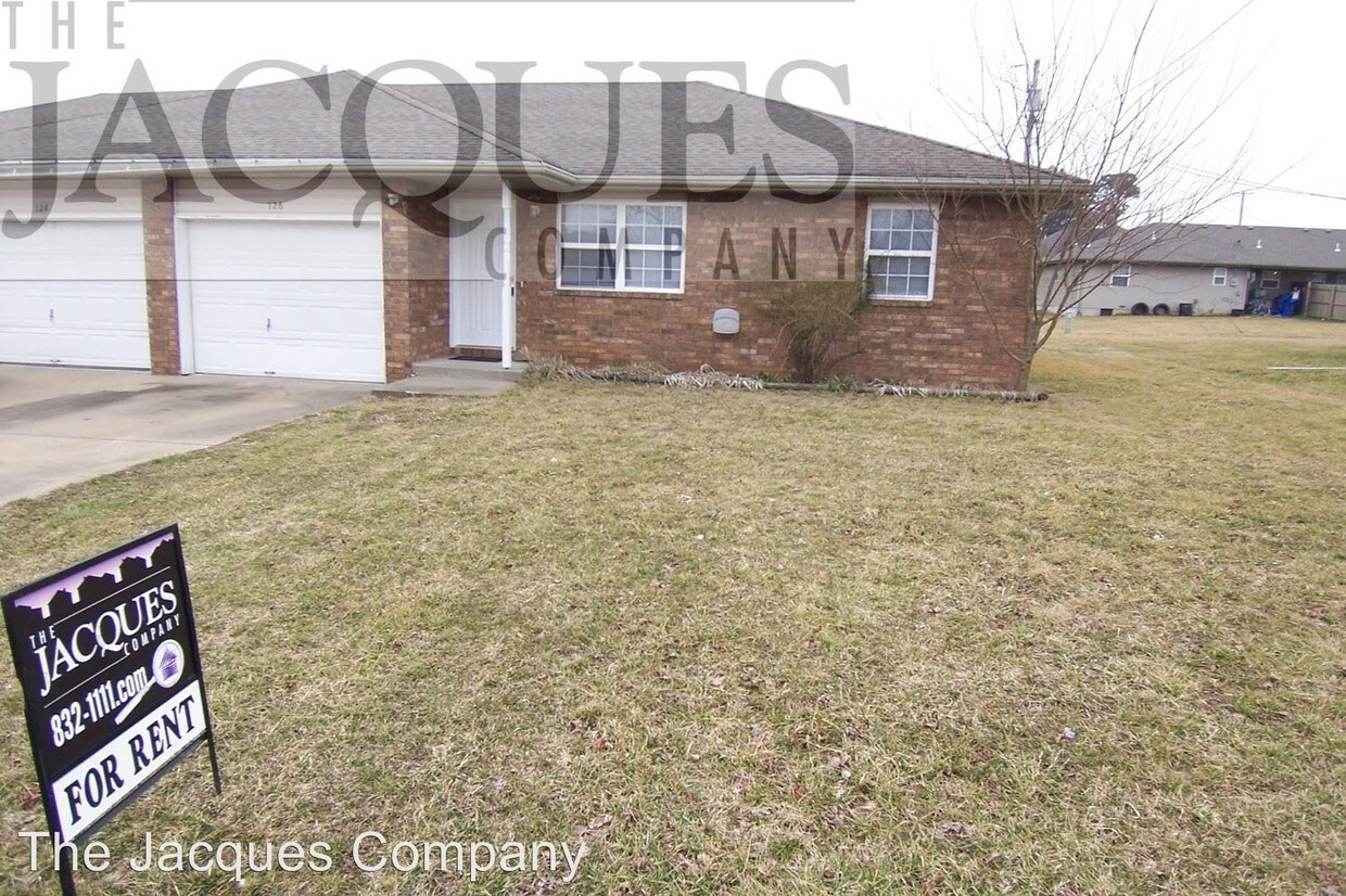 Primary Photo - 126-128 W Terrace Ct