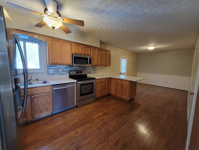 kitchen dinning - 2432 Sawbury Blvd