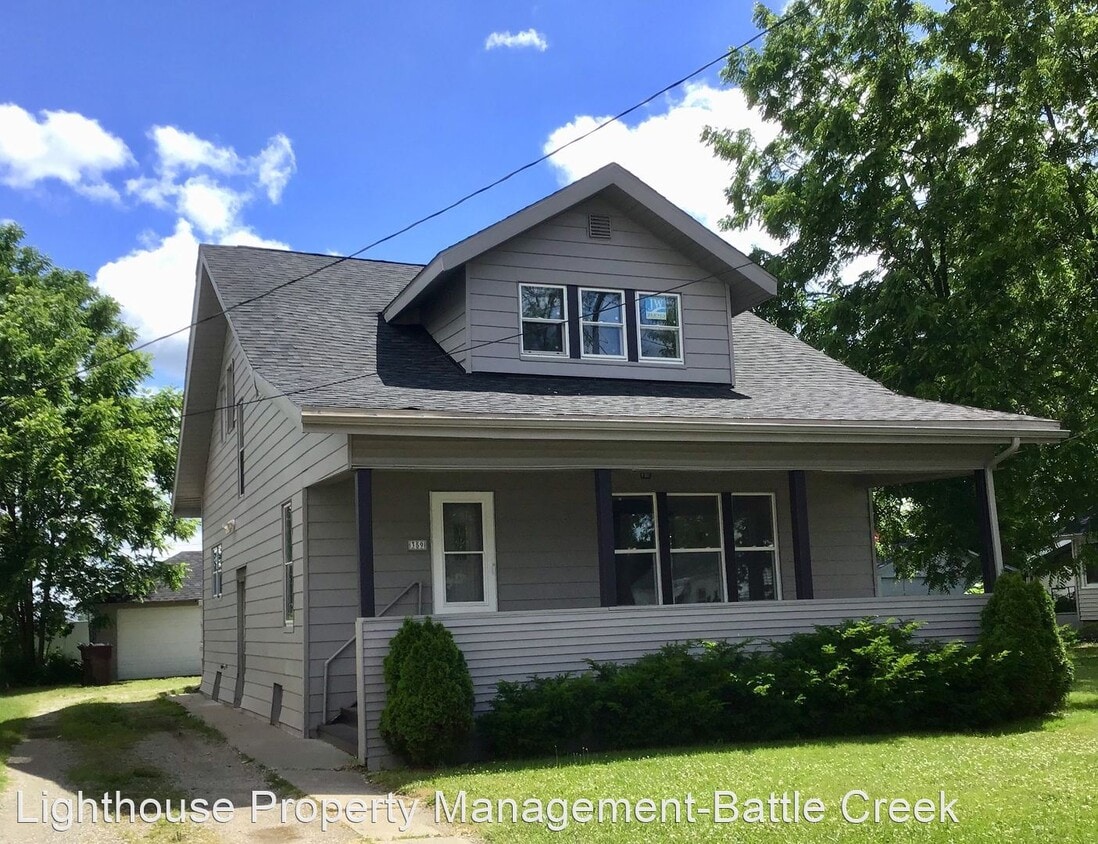 Primary Photo - 4 br, 1.5 bath House - 359 Lakeview Avenue