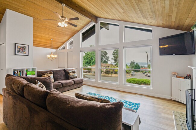 Photo - 2104 Lincoln Pl SE House