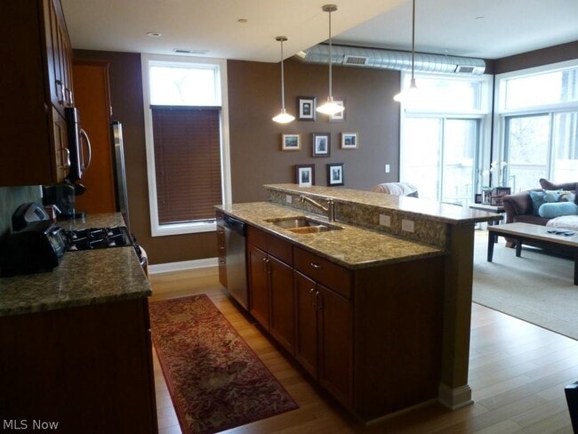 Building Photo - 1403 Copper Trce #201