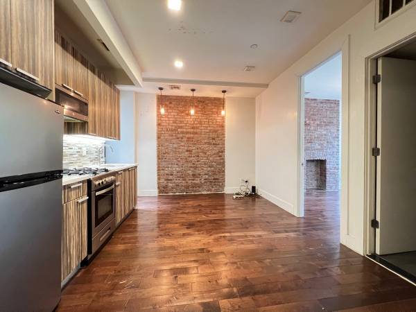 Primary Photo - 316 Patchen Ave