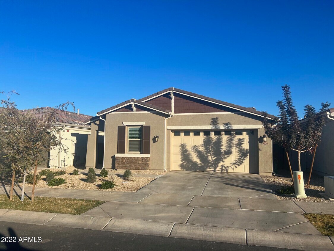 Foto principal - 9626 E Trent Ave