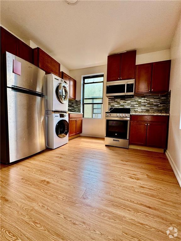 Building Photo - 883 E 165th St