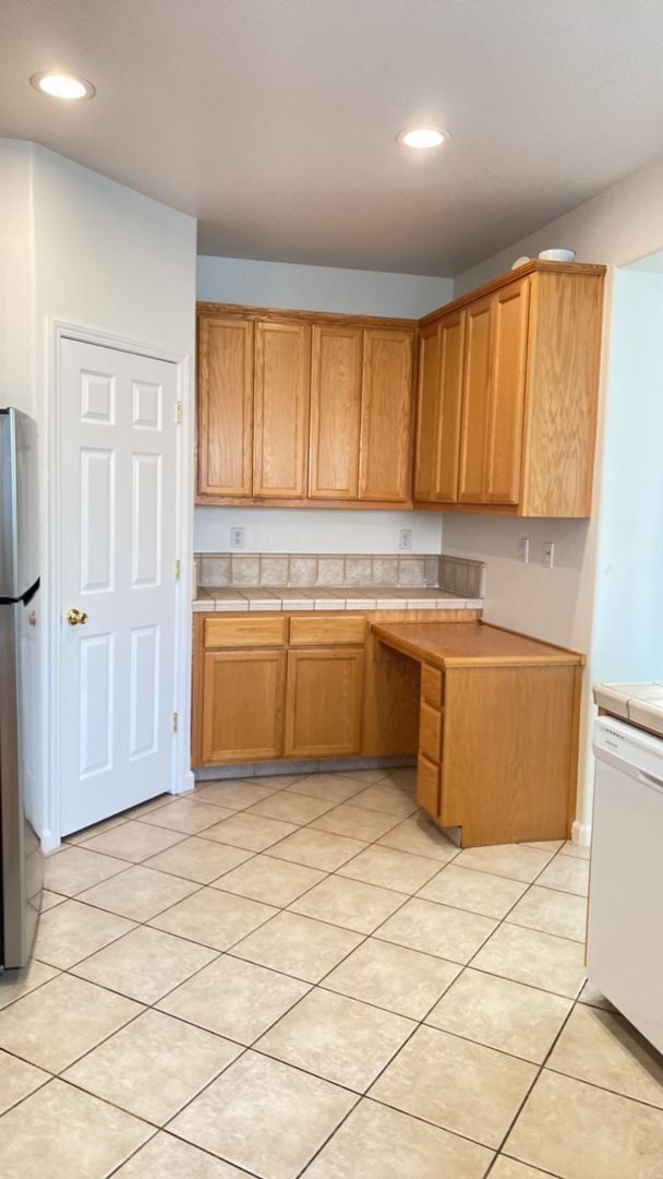 Building Photo - Riverbank