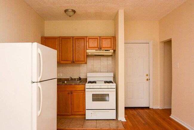 Building Photo - 2737 N Spaulding Ave