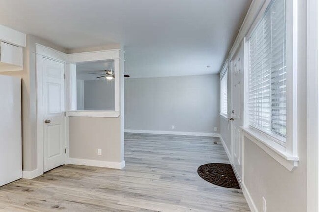 Foto del edificio - Ensign Ave Duplex