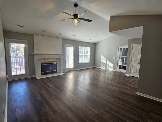 Building Photo - 210 Hepworth Way