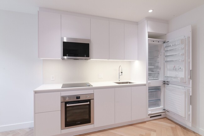 Building Photo - 590 Av. Outremont