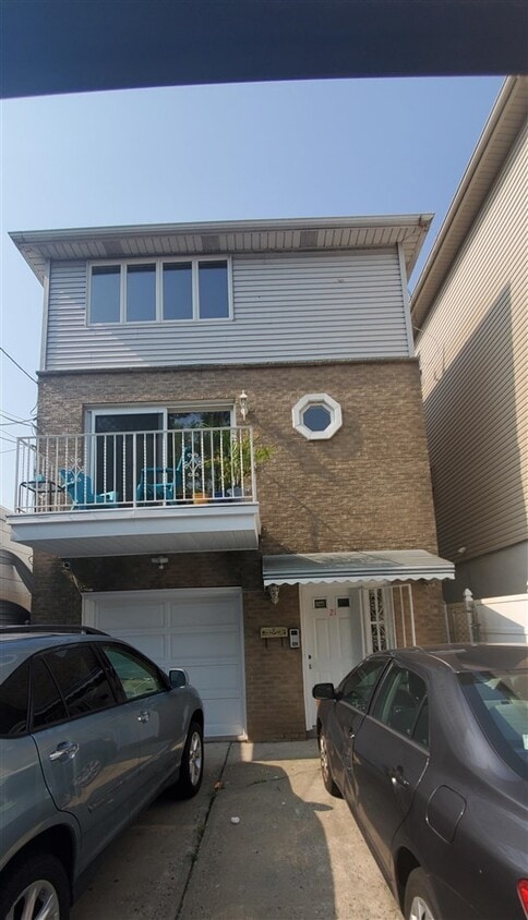 Primary Photo - 21 Logan Ave
