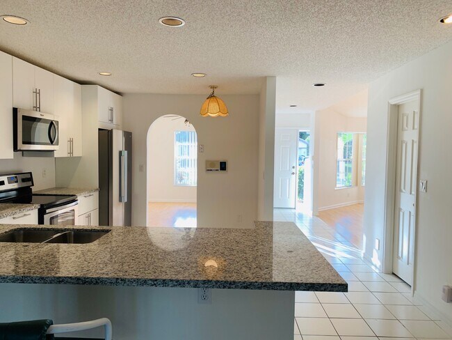 Foto del edificio - 2444 Stonegate Dr